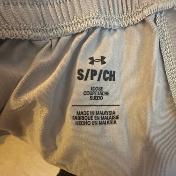 NWT Under Armour Women's Light Gray Athletic Shorts Size Small - Picture 4 of 6